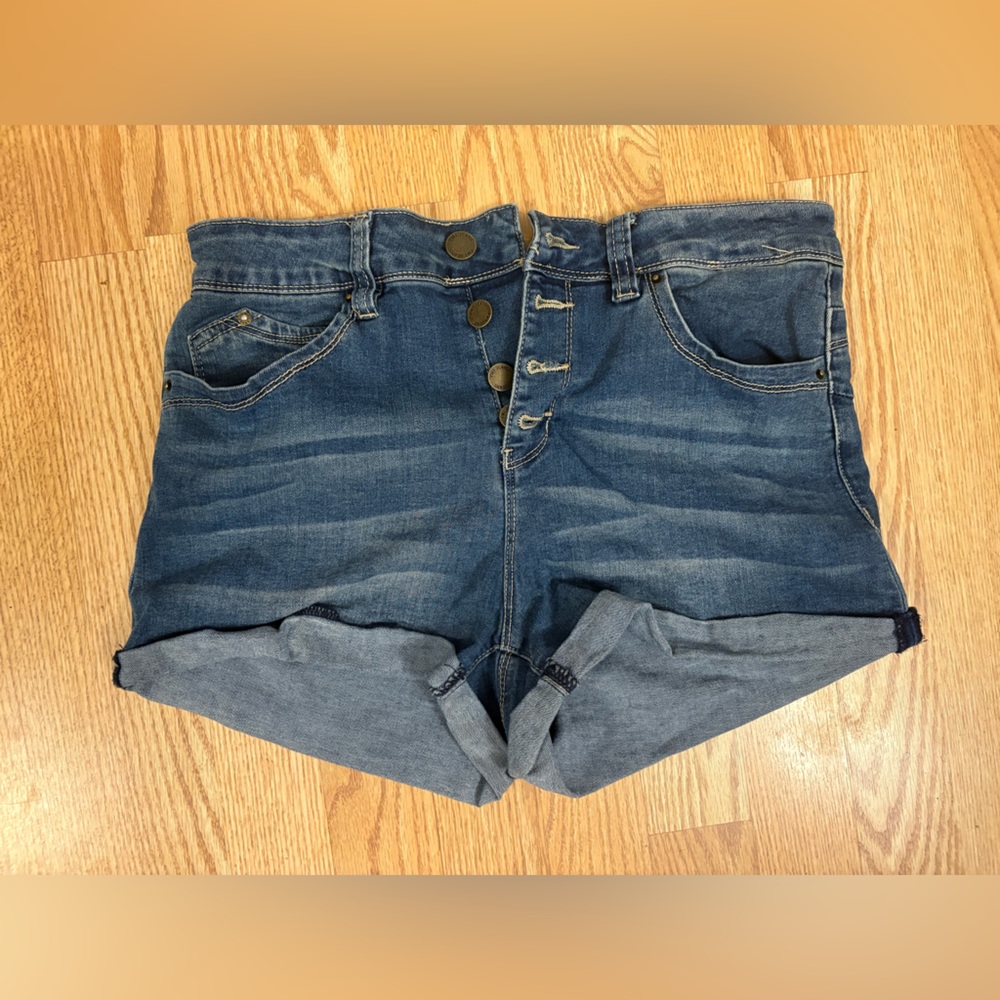YMI WannaBettaButt Ombré Denim Shorts – Button Fly – Size 9